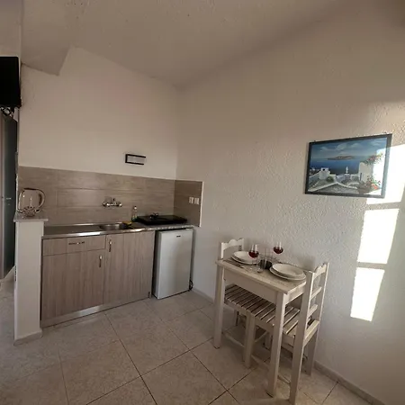 Mary Popi Aparthotel