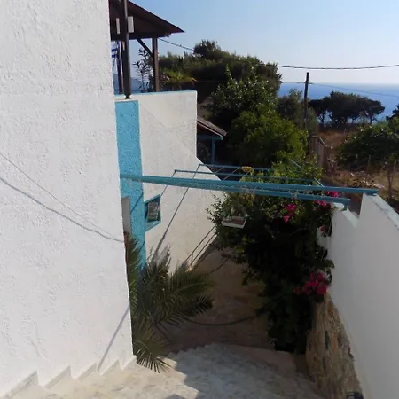 Mary Popi Aparthotel 3*